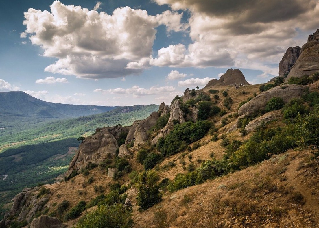 Горный рельеф Крыма