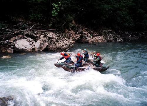 Отчет о водном (катамараны) туристском путешествии 3 категории сложности в районе Западного Кавказа, совершенном с 26 апреля по 7 мая 2001 года