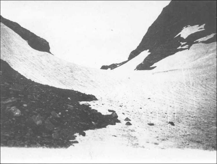  Выход на ледник Уллу-Бугой по снежнику правее "Тюбетейки" 