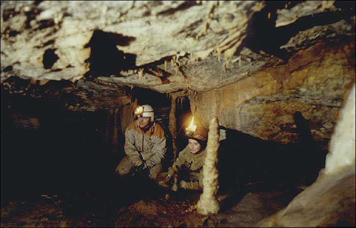 В.Гусев и Н.Яценко в нижнем гроте пещеры Надежда