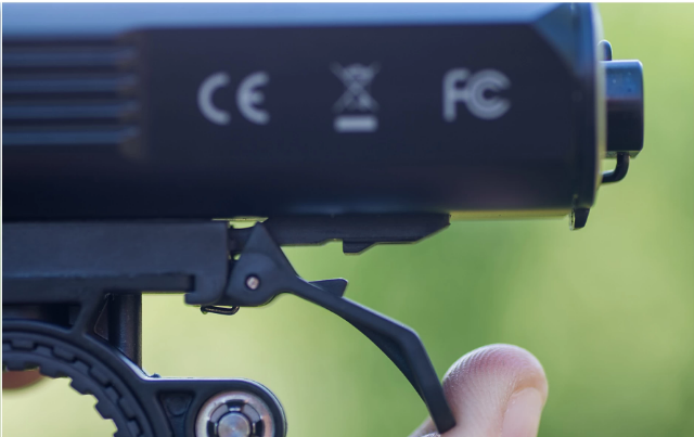 Обзор велофары FENIX BC30V20 – мощного устройства для ночных прогулок